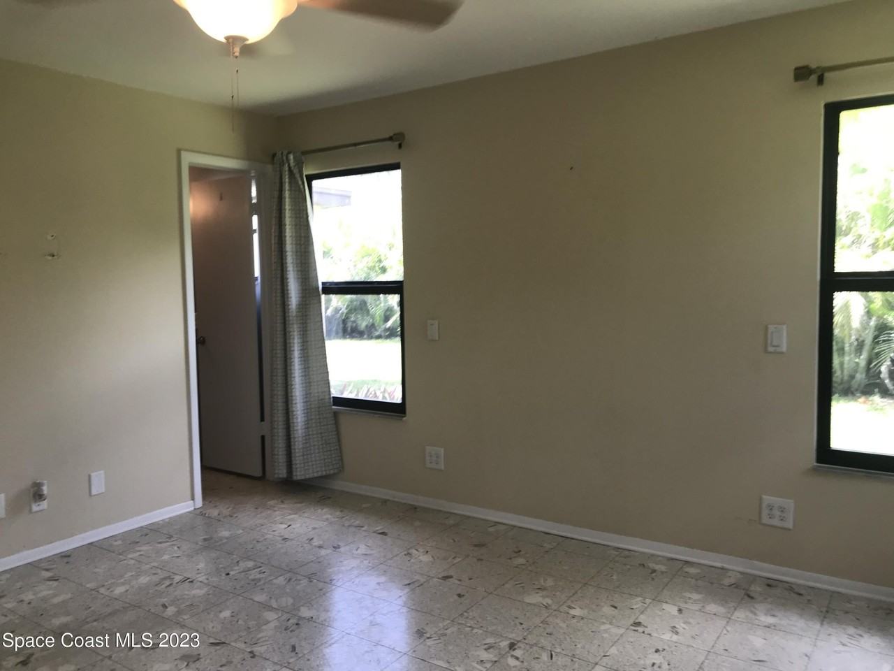 136 Atlantic Dr - Photo 6 of 20