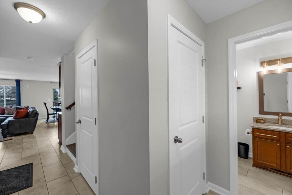 10254 Providence Ct - Photo 2 of 37