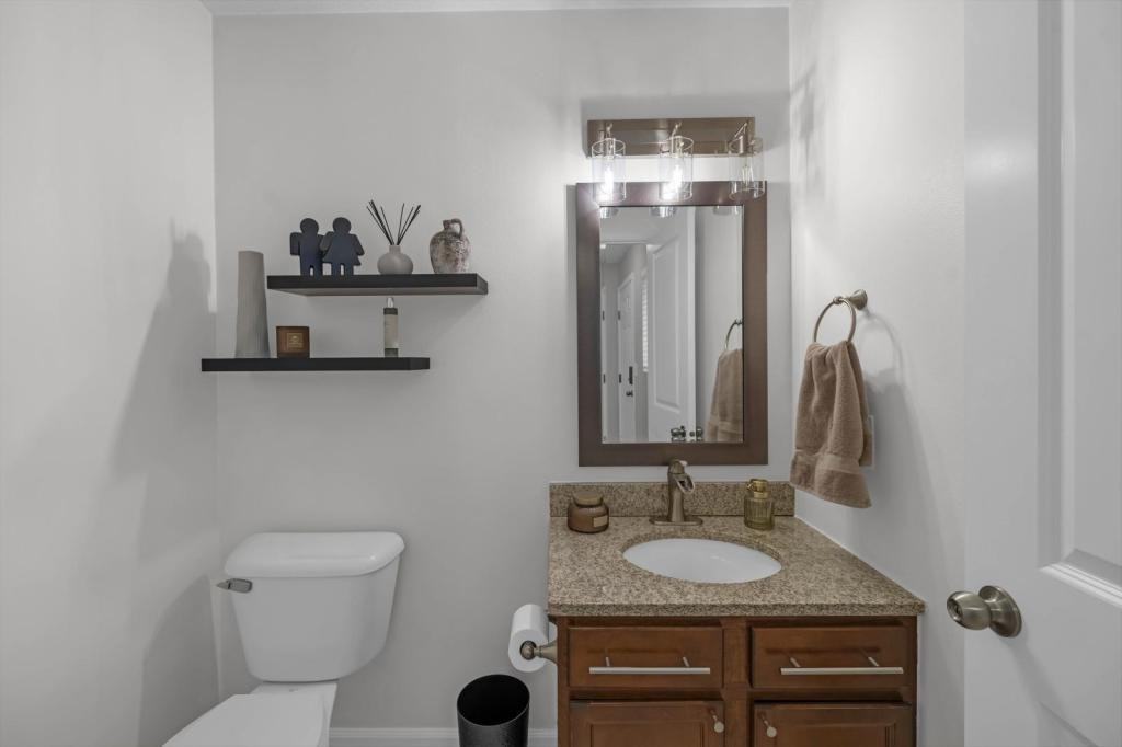 10254 Providence Ct - Photo 3 of 37