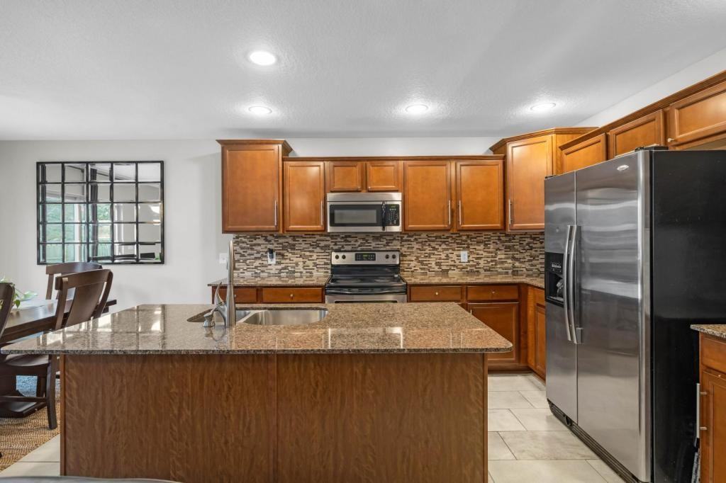 10254 Providence Ct - Photo 7 of 37