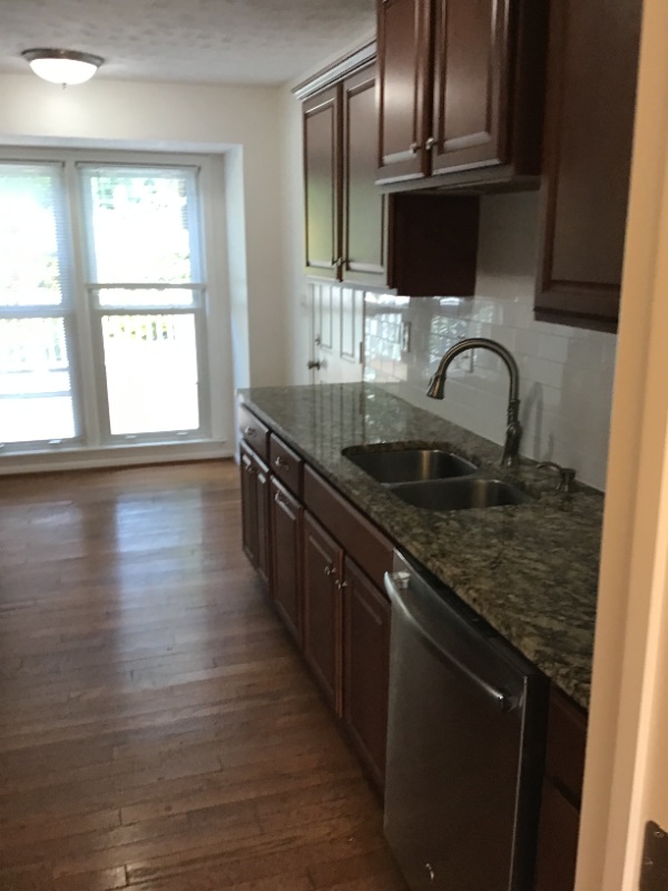 6801 Chepstow Ct - Photo 4 of 36