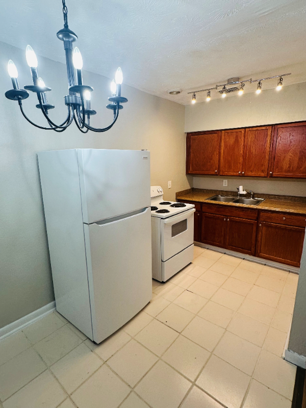 7114 Ken Knight Dr W - Photo 5 of 18