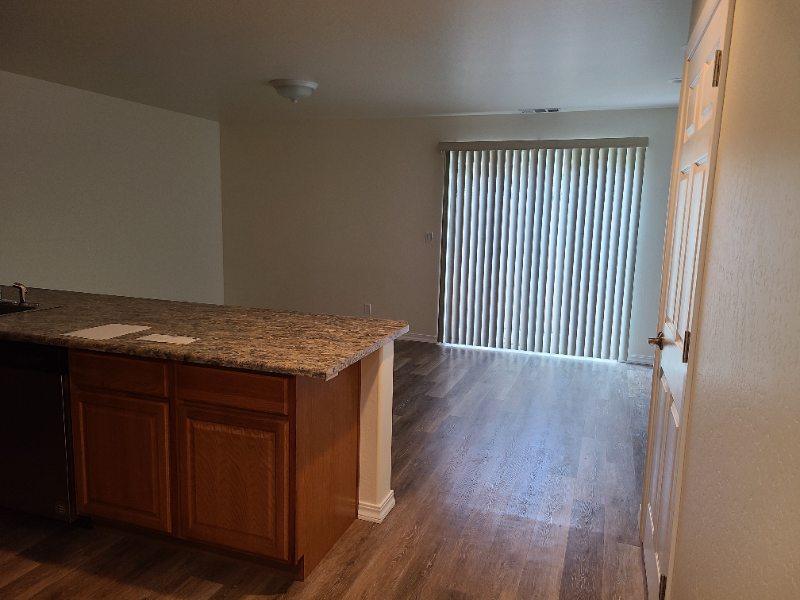 310 Se L St - Photo 5 of 13