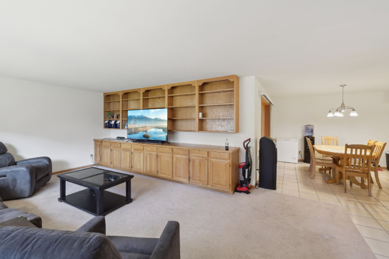 1214 N High Point Rd - Photo 2 of 14