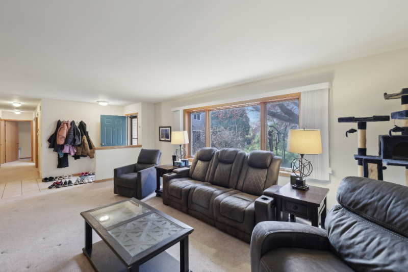 1214 N High Point Rd - Photo 3 of 14