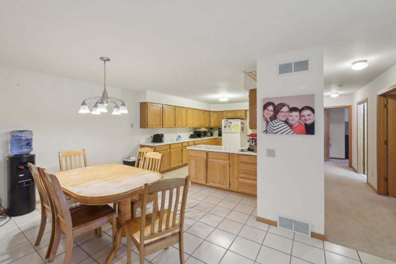 1214 N High Point Rd - Photo 4 of 14