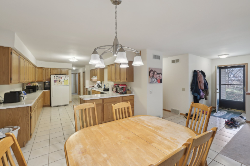 1214 N High Point Rd - Photo 6 of 14