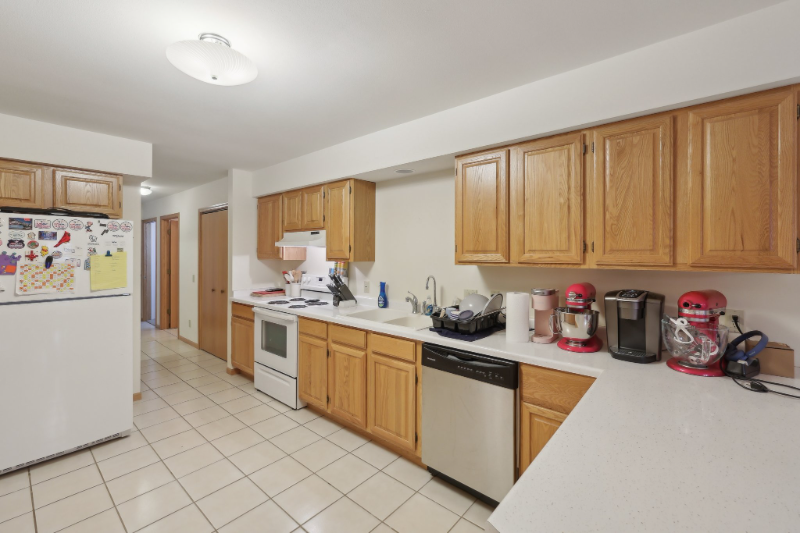 1214 N High Point Rd - Photo 7 of 14