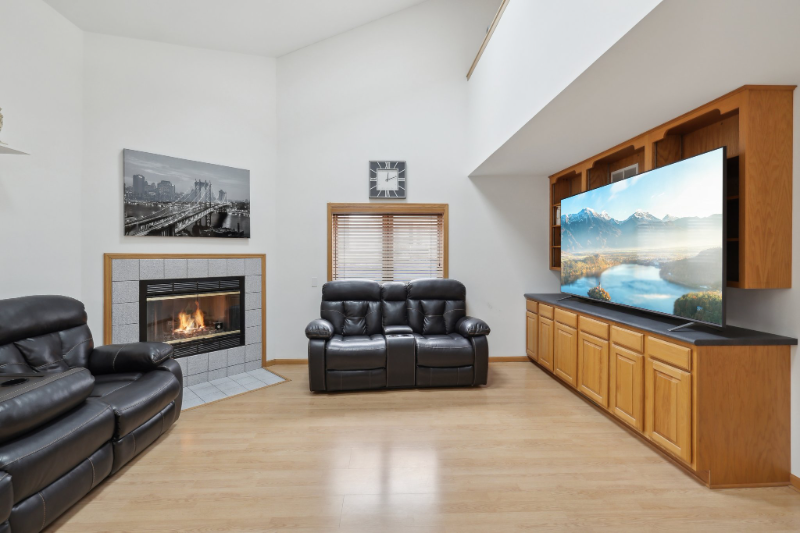 1216 N High Point Rd - Photo 3 of 19