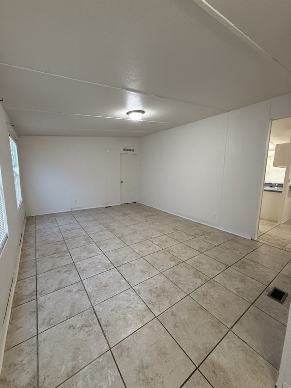 605 N Executive Dr - Photo 4 of 11