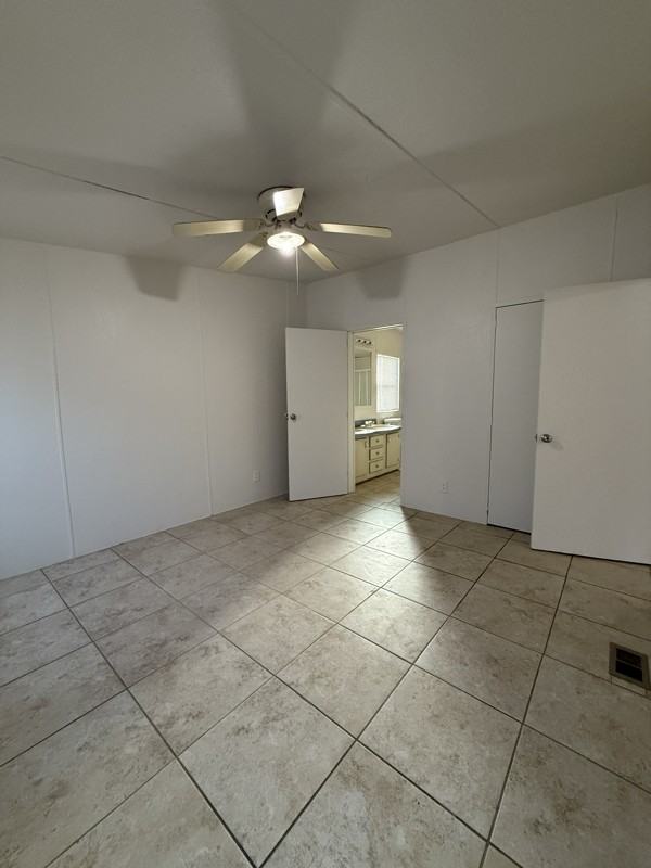 605 N Executive Dr - Photo 5 of 11