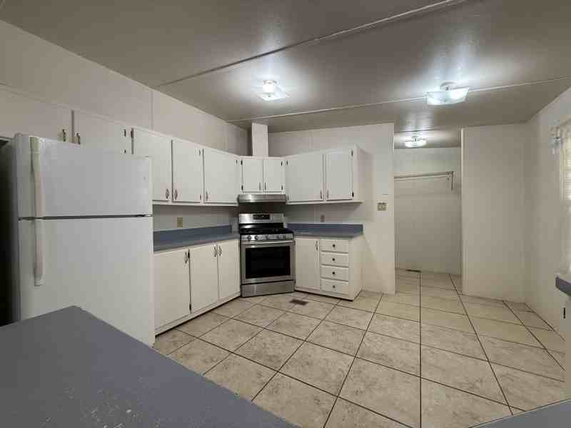 605 N Executive Dr - Photo 6 of 11