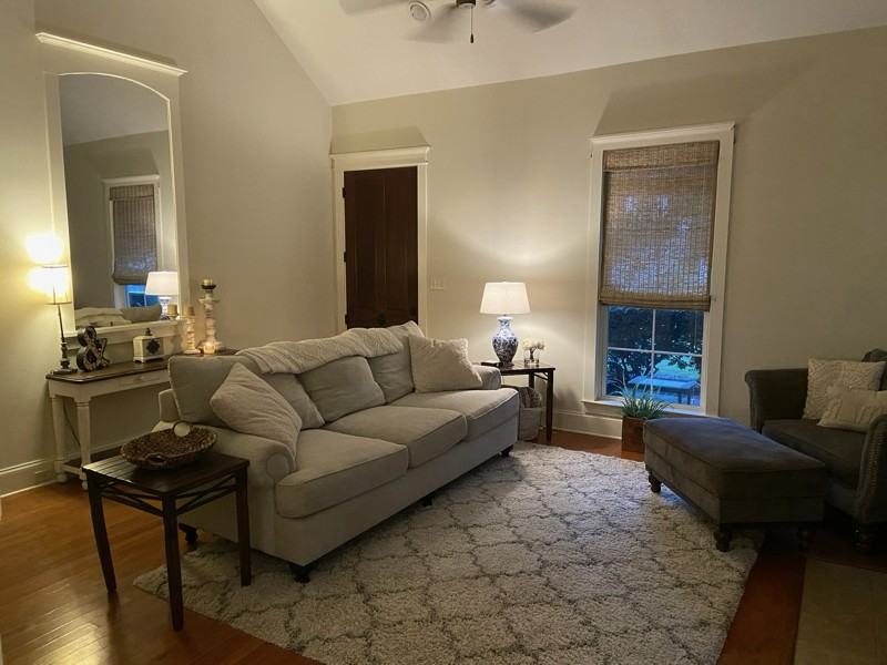 1002 Mitchell Ln - Photo 6 of 9