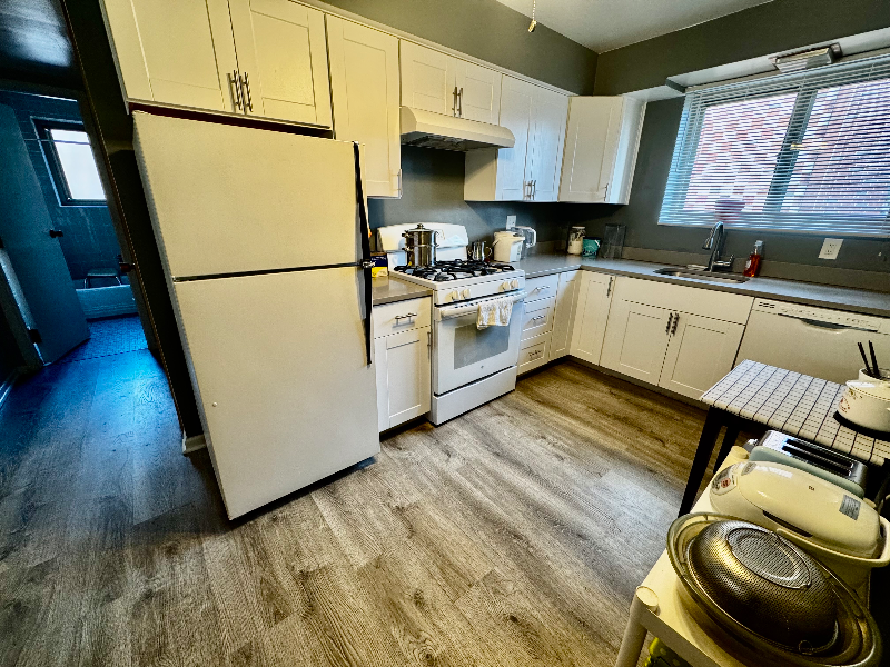 1119 Greenleaf Ave #C - Photo 4 of 7