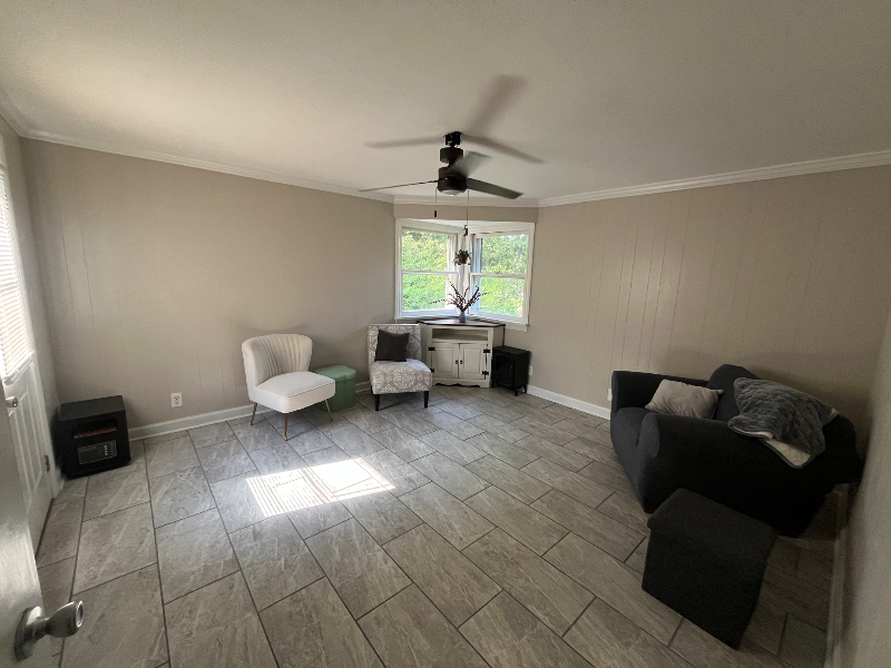 215 Mystic Ln - Photo 3 of 10