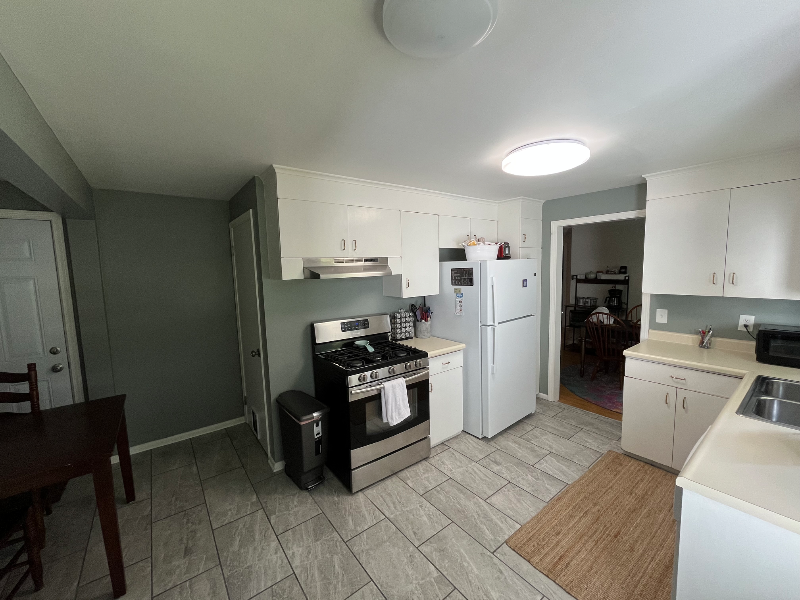 215 Mystic Ln - Photo 7 of 10