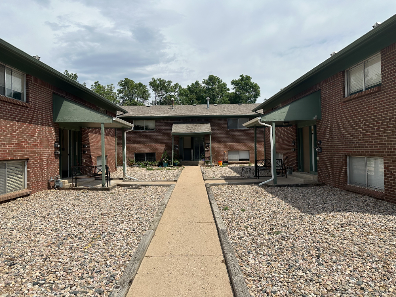 926 James Ct #2 - Photo 4 of 16