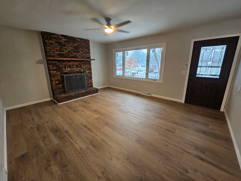 1121 Debra Ln - Photo 2 of 11