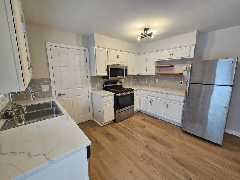 1121 Debra Ln - Photo 3 of 11