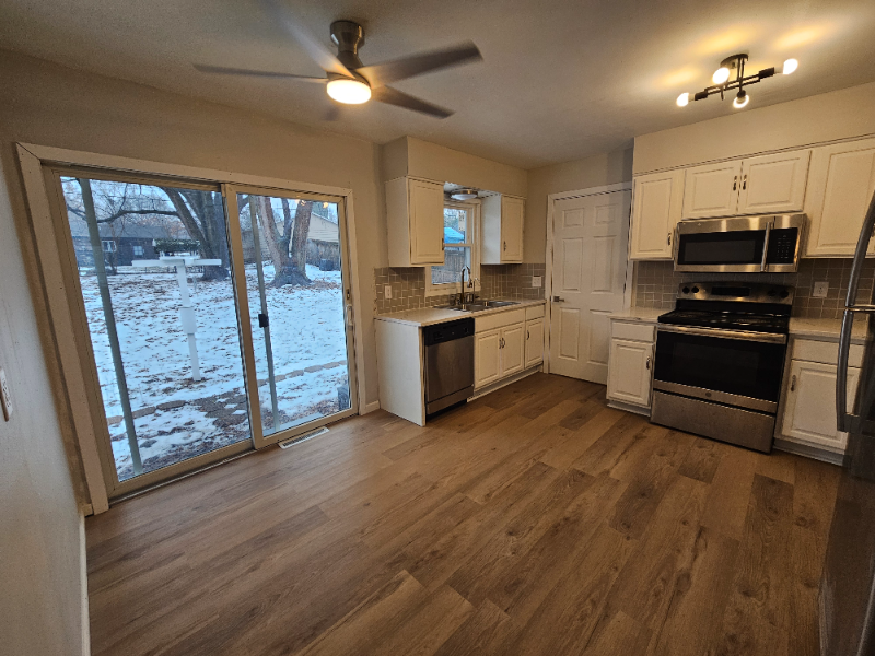 1121 Debra Ln - Photo 4 of 11