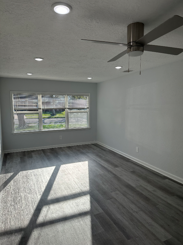 215 Birch St - Photo 3 of 10