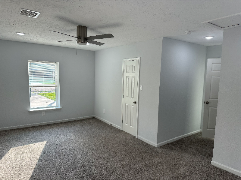 215 Birch St - Photo 4 of 10