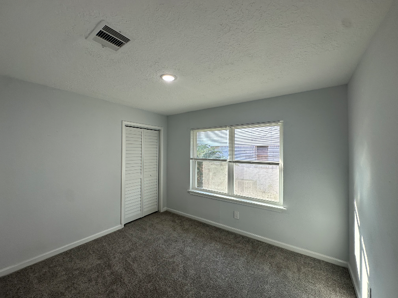 215 Birch St - Photo 7 of 10