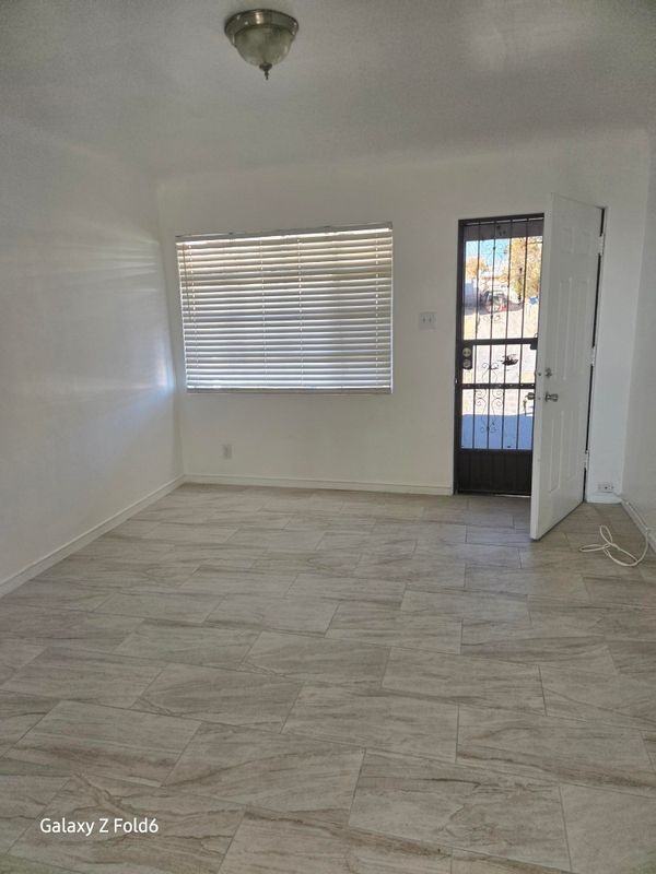 2920 Mountain Ave - Photo 2 of 10