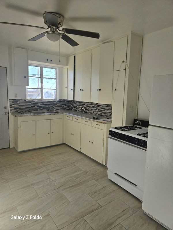 2920 Mountain Ave - Photo 4 of 10