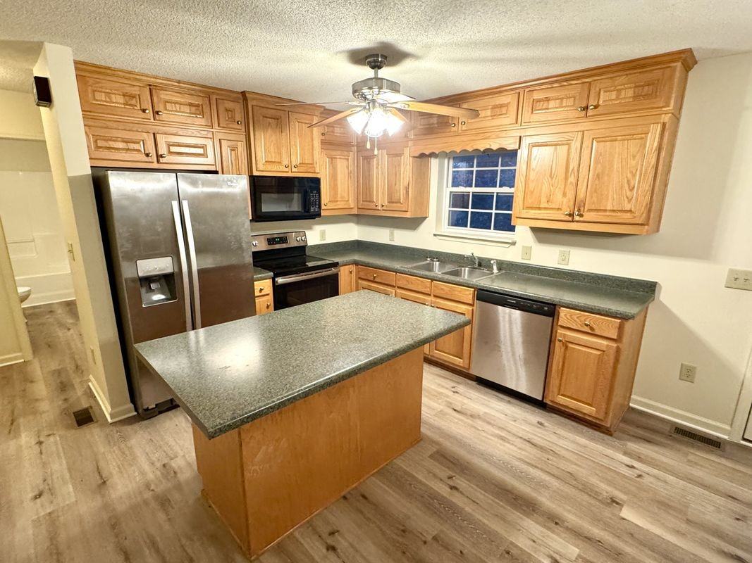 863 Woodland Dr - Photo 2 of 48