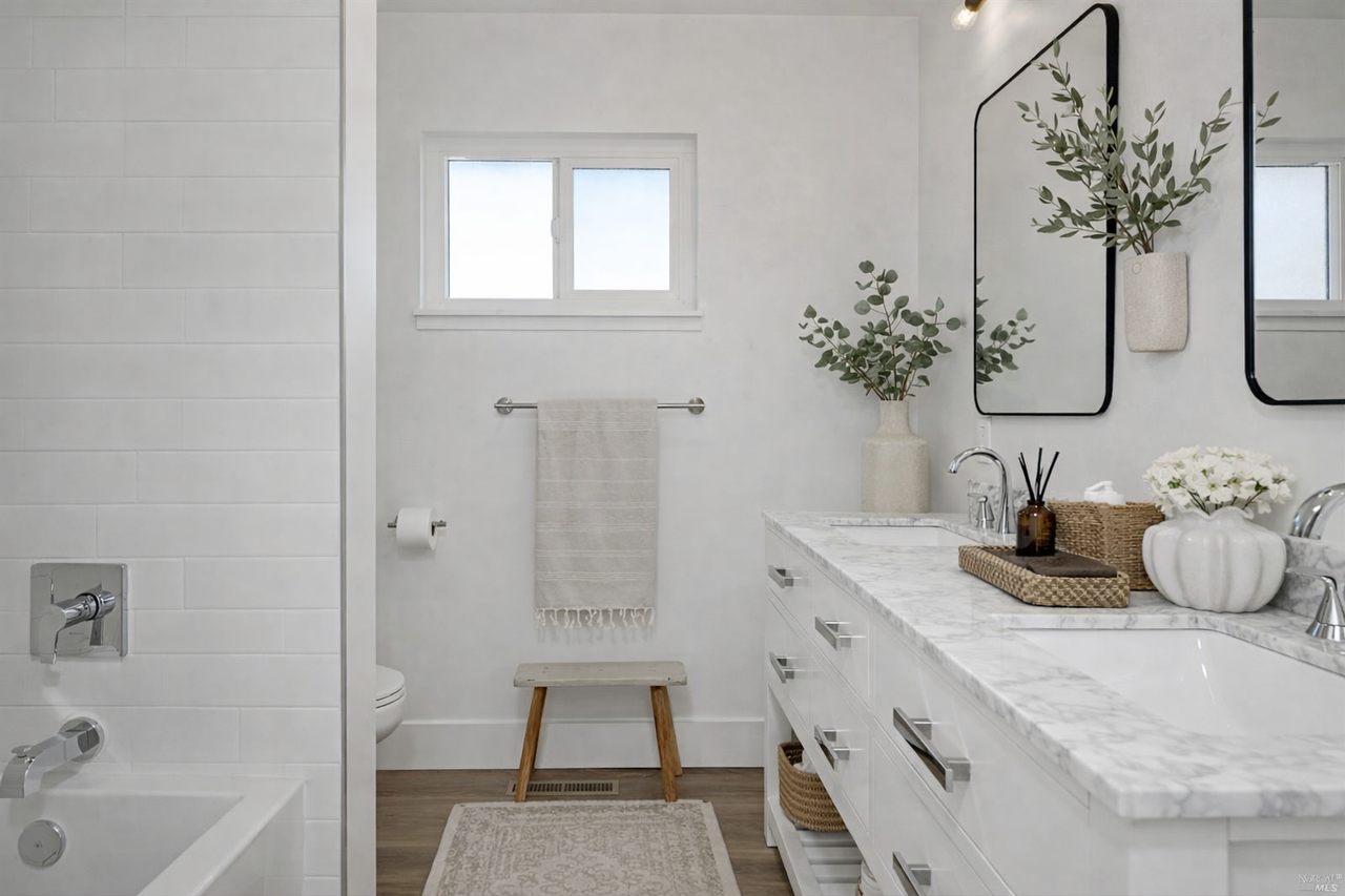 305 Matheson St - Photo 4 of 12