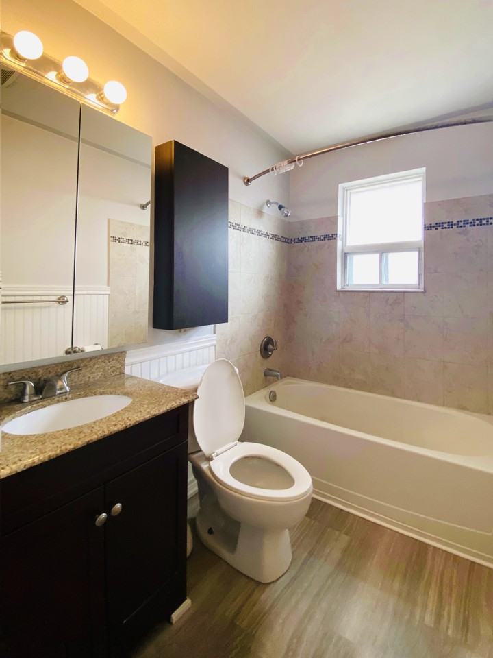 283 East 44th Street - Photo 4 of 8