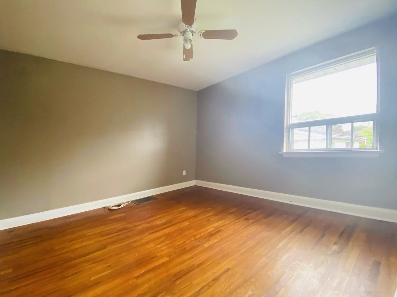 283 East 44th Street - Photo 6 of 8