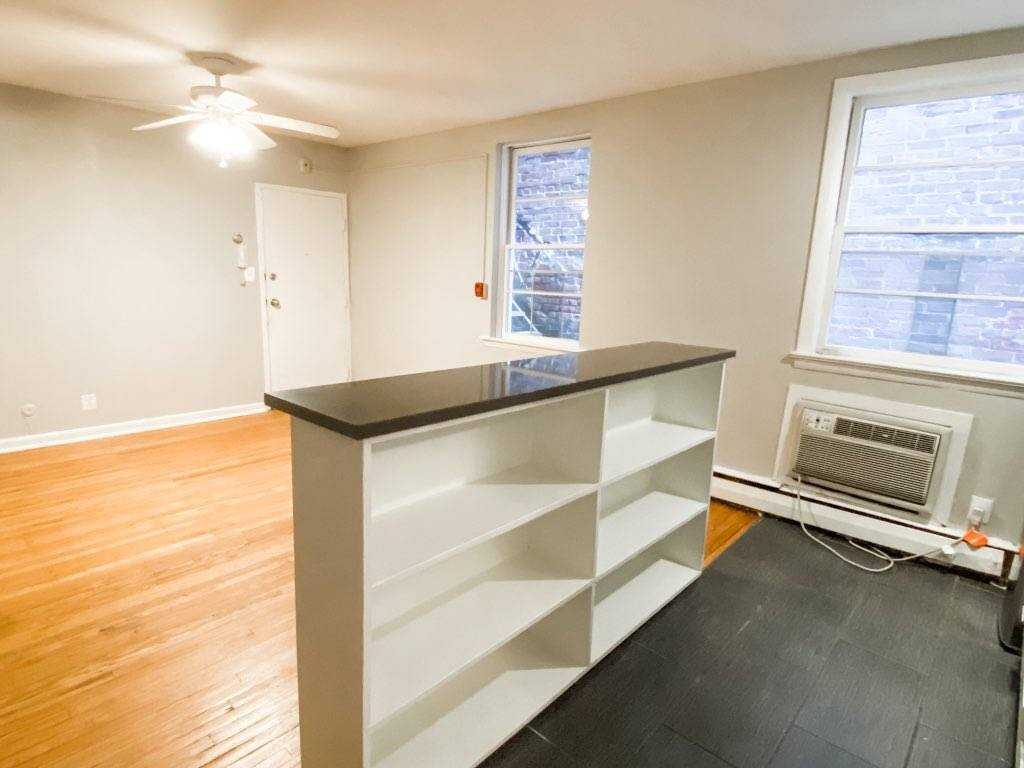 420 S 15th St #2R - Photo 3 of 7