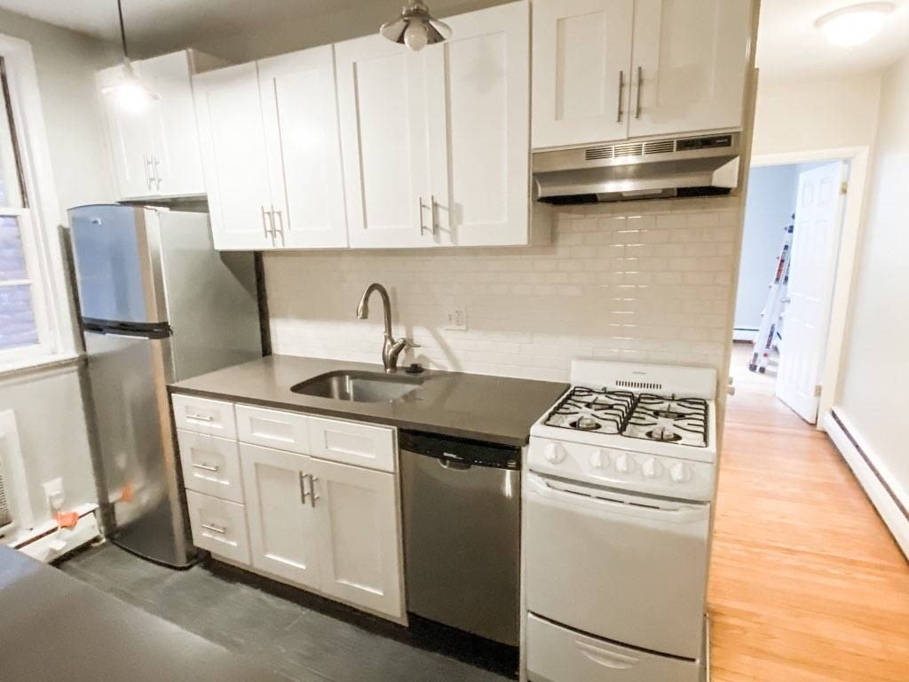 420 S 15th St #2R - Photo 4 of 7