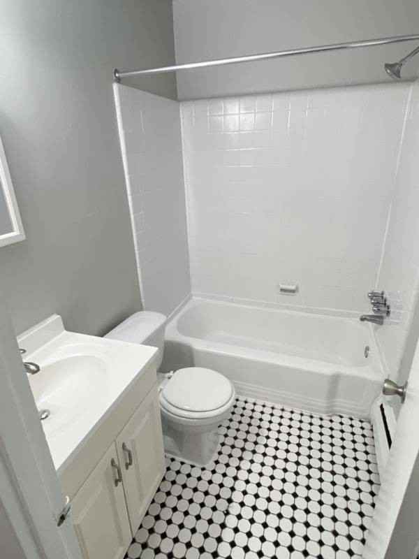 420 S 15th St #2R - Photo 7 of 7