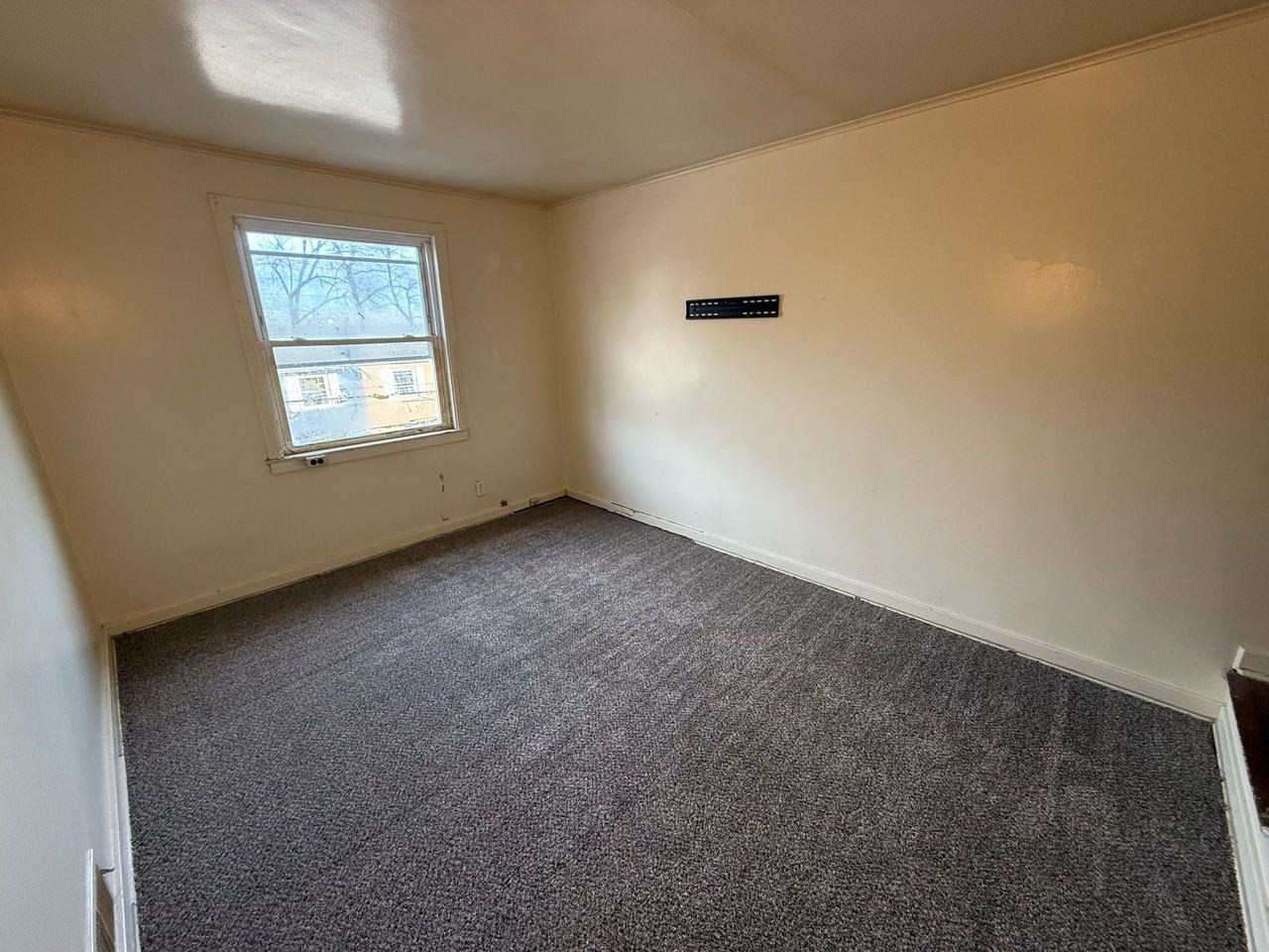 339 Hemlock Dr - Photo 7 of 9