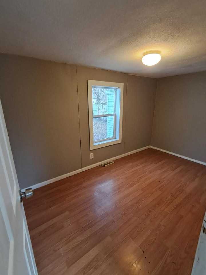 4528 Madison Ave Se #1 - Photo 5 of 9