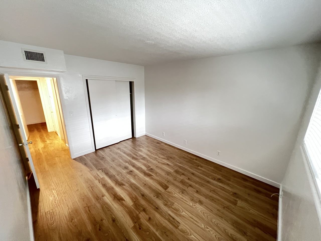 4201 Ne 21st Ave - Photo 4 of 11