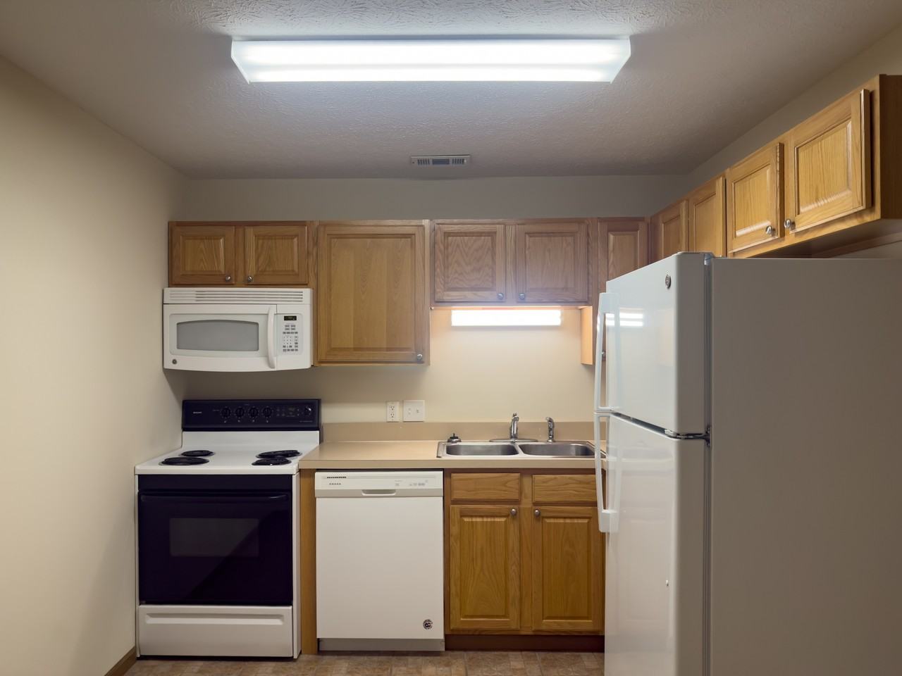 2425 Obryan Blvd #F - Photo 3 of 9