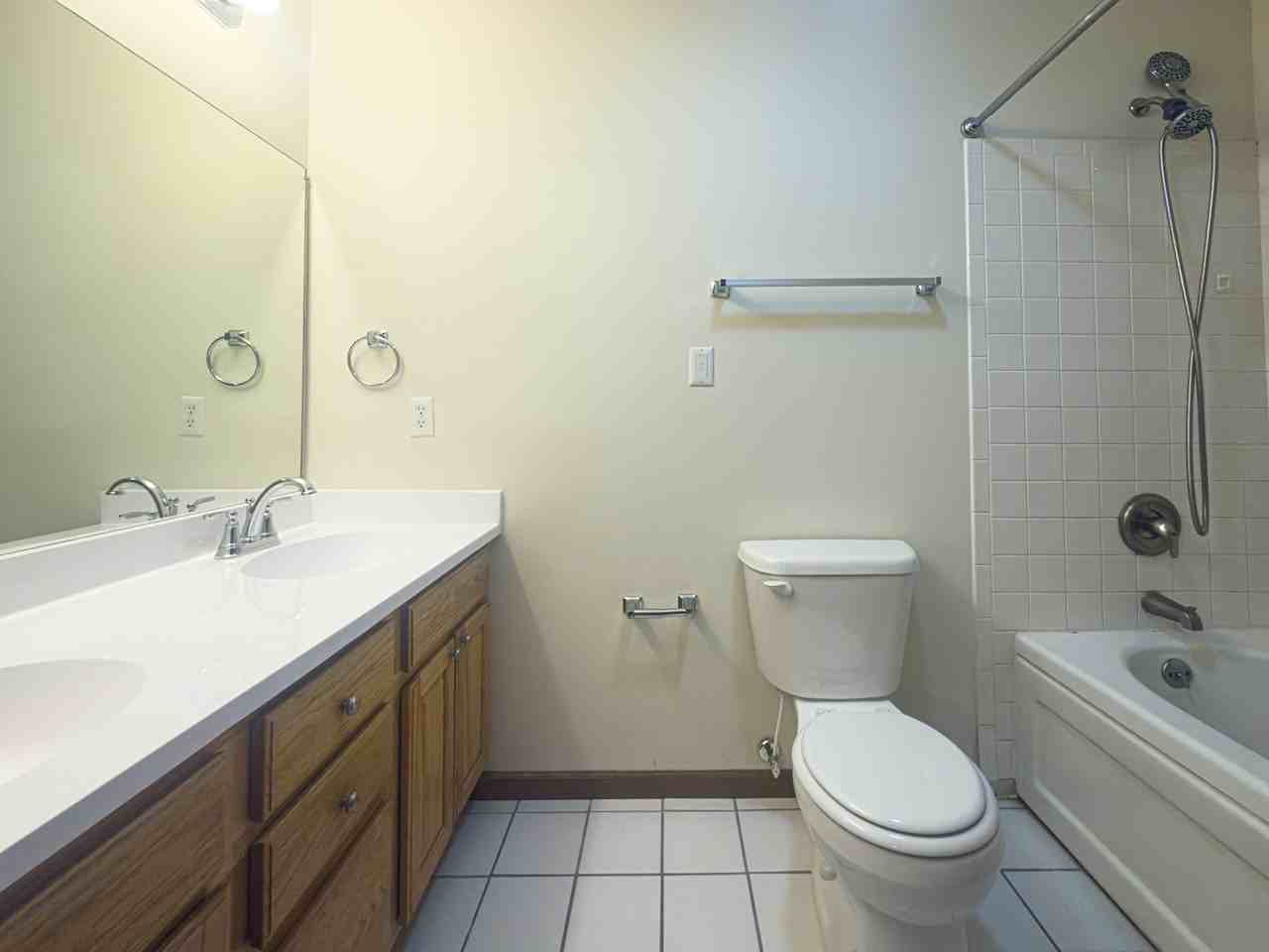 2425 Obryan Blvd #F - Photo 7 of 9