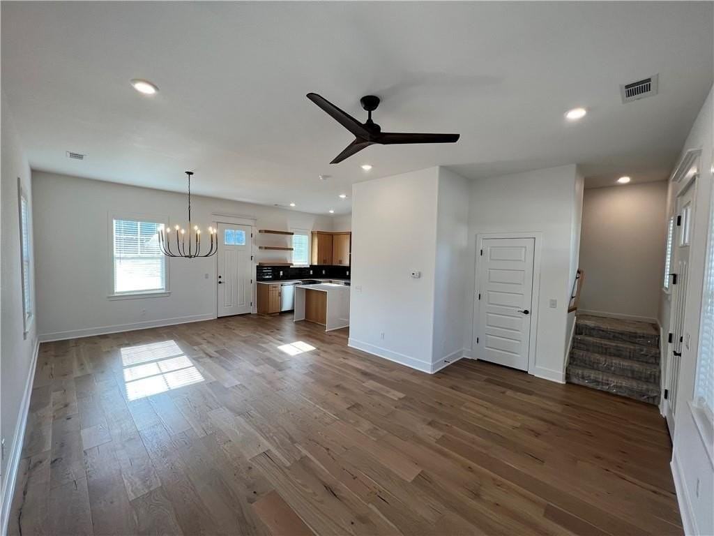 5460 Hackett St - Photo 3 of 17