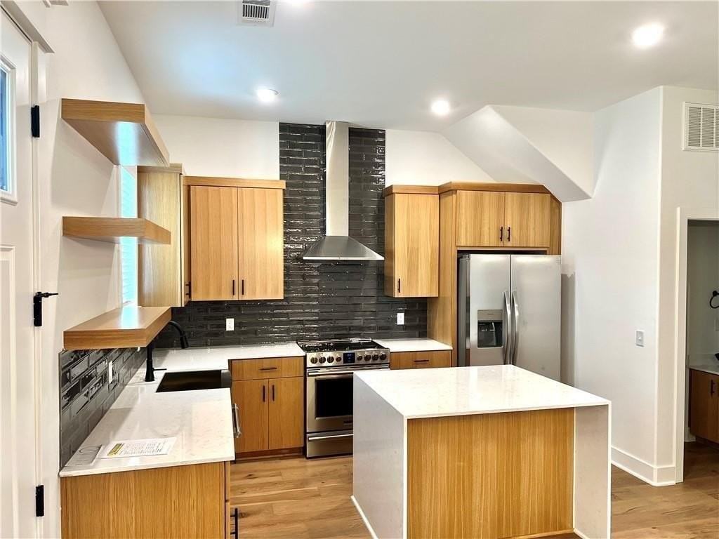 5460 Hackett St - Photo 4 of 17