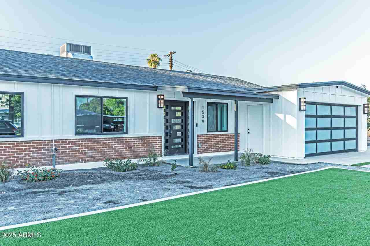 1539 W Puget Ave - Photo 3 of 29