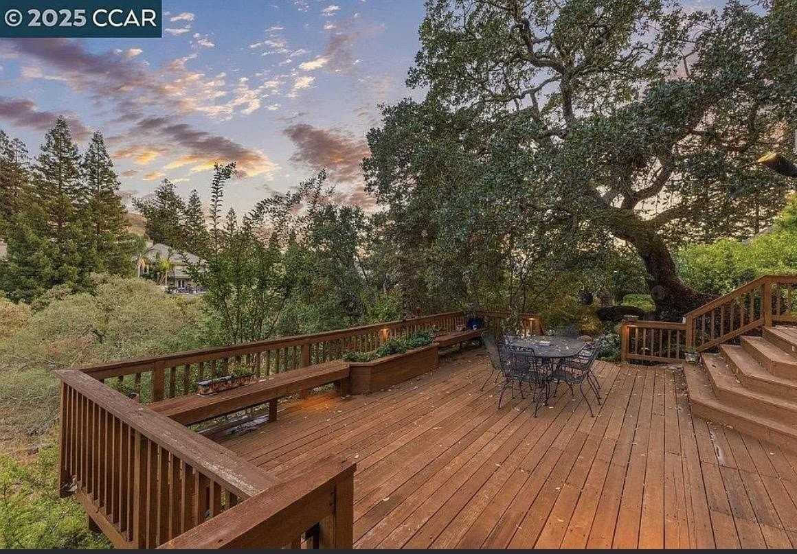 3109 Stonegate Dr - Photo 4 of 47