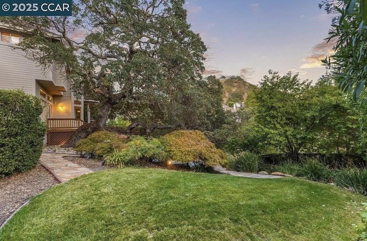 3109 Stonegate Dr - Photo 5 of 47