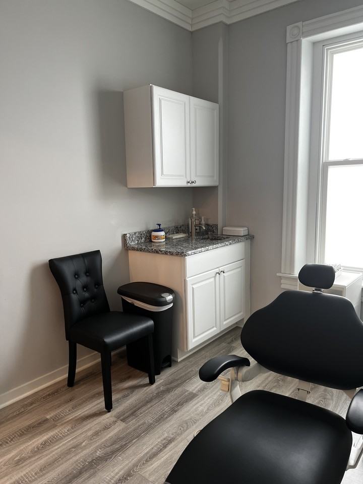 1129 Walnut Street - Photo 4 of 11