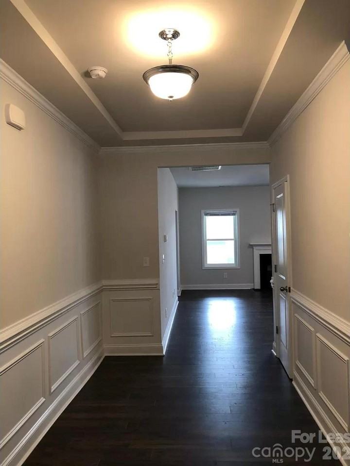 7681 Tanglewood Way - Photo 3 of 31