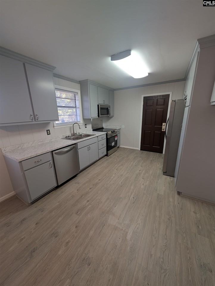 121 Netherland Dr - Photo 3 of 14