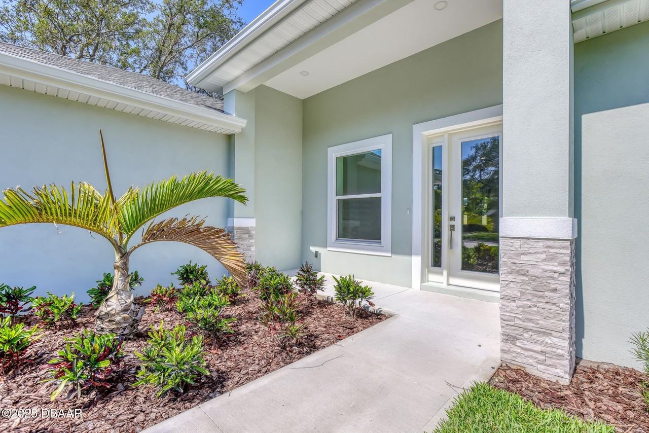 2894 Hardy Ave - Photo 3 of 50